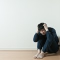 悩む
