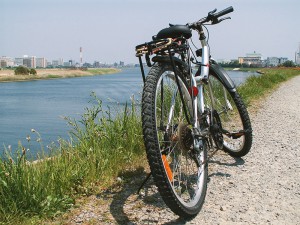 河川敷の自転車