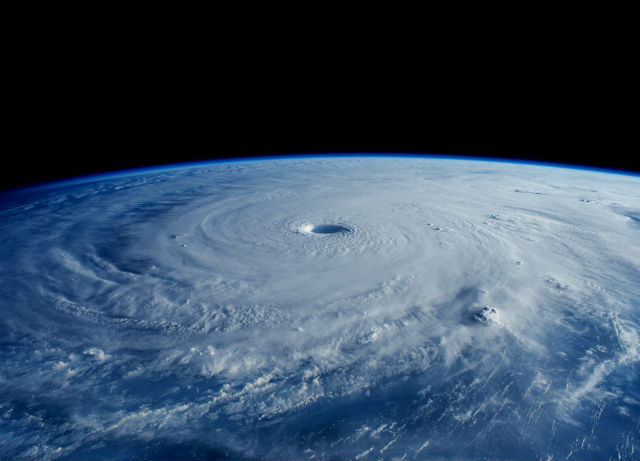 最近の台風が怖いので災害用に電源・電気・非常食を準備するようにしました。