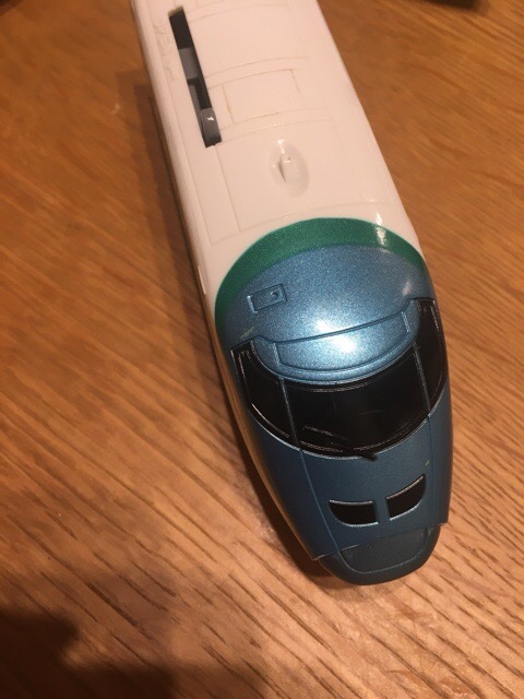 プラレール『とれいゆつばさ』の連結部が故障したので修理しました。