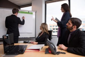 会議中のチーム