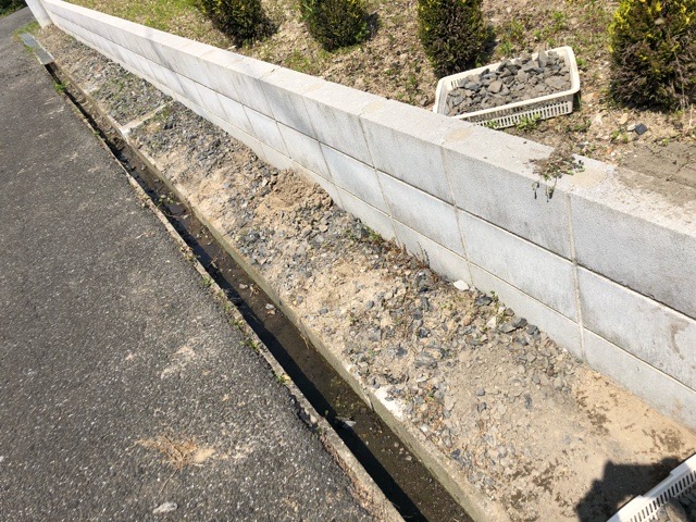 側溝の作業中